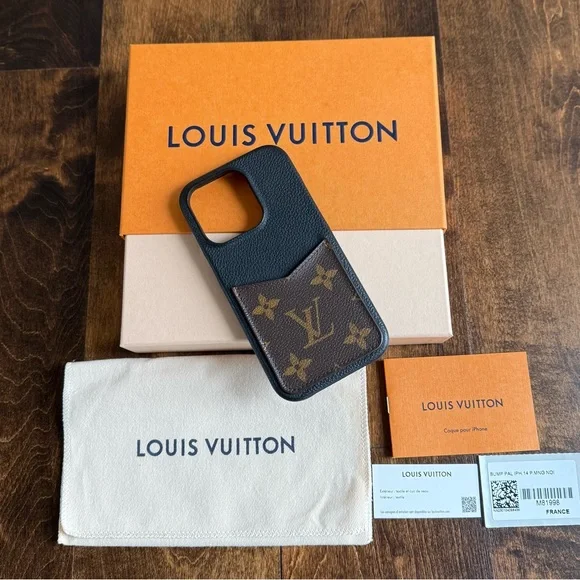 Louis Vuitton Phone Case with Monogram Card Slot - Picture 3 of 11